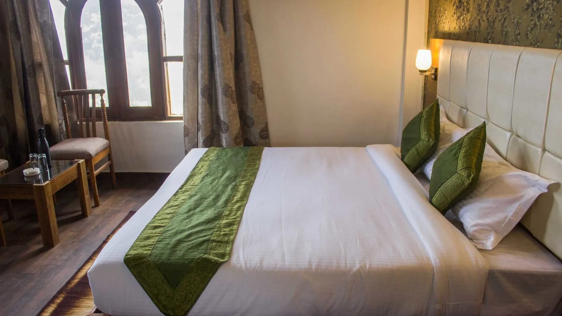 Oyo 19679 Shimla Palace Hotel